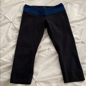 Black lululemon capri leggings